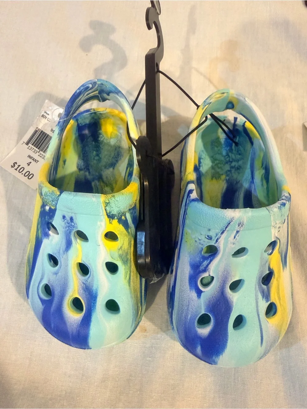 2 Pr. Infants sandals